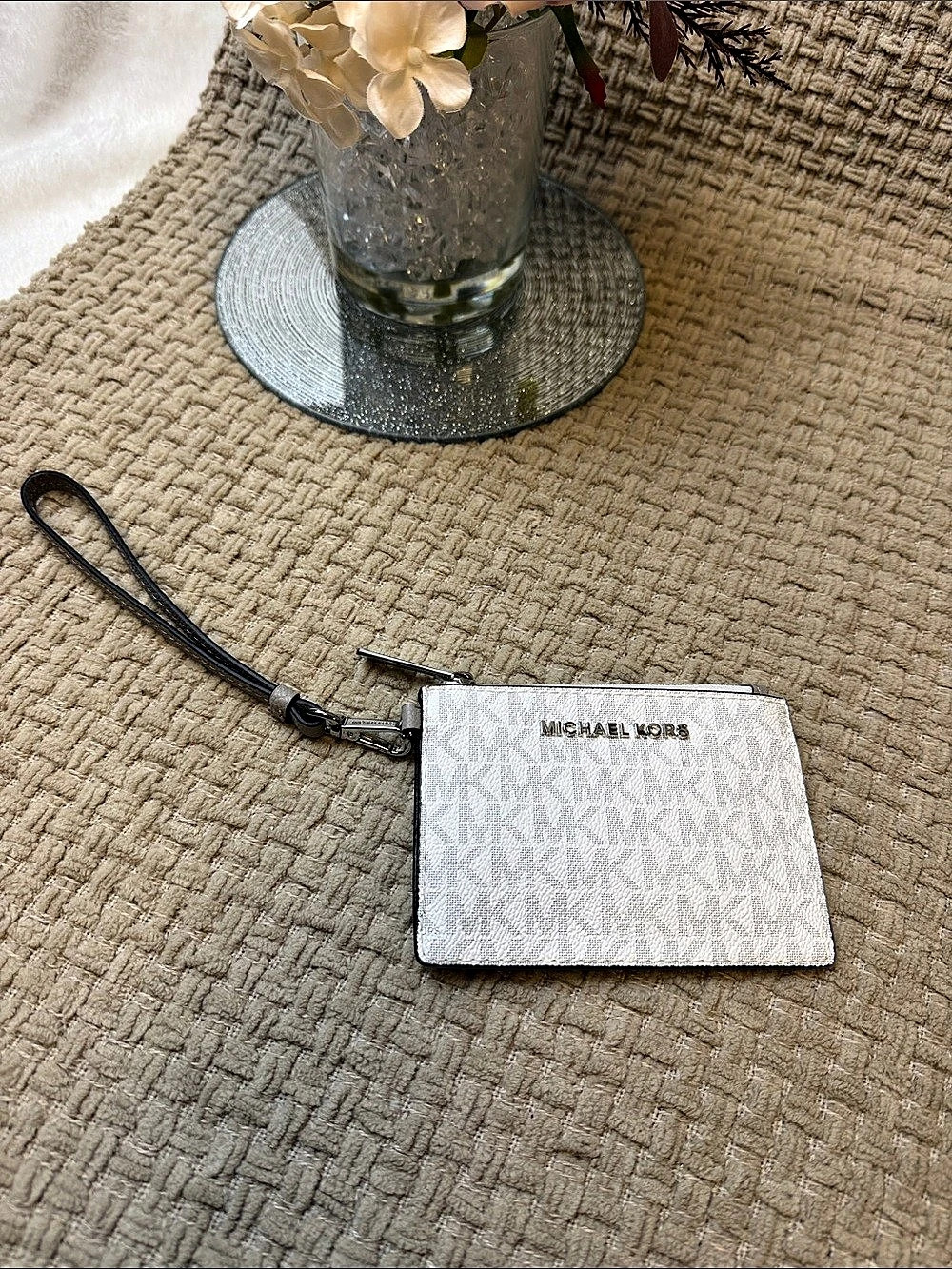 Michael Kors Jet Set Travel Coin Purse Wristlet Pouch White & Beige